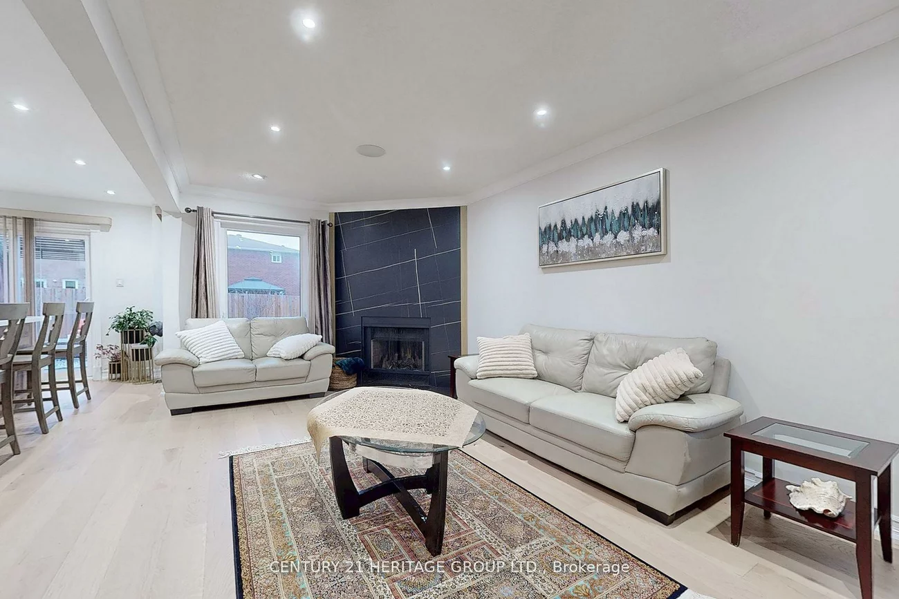 5, Mandel, Devonsleigh, Richmond Hill