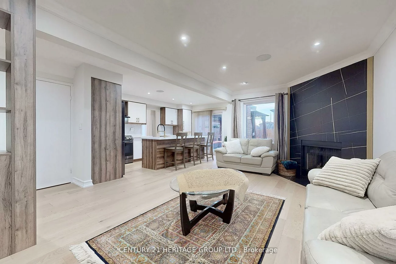 5, Mandel, Devonsleigh, Richmond Hill