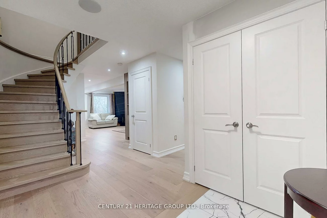 5, Mandel, Devonsleigh, Richmond Hill