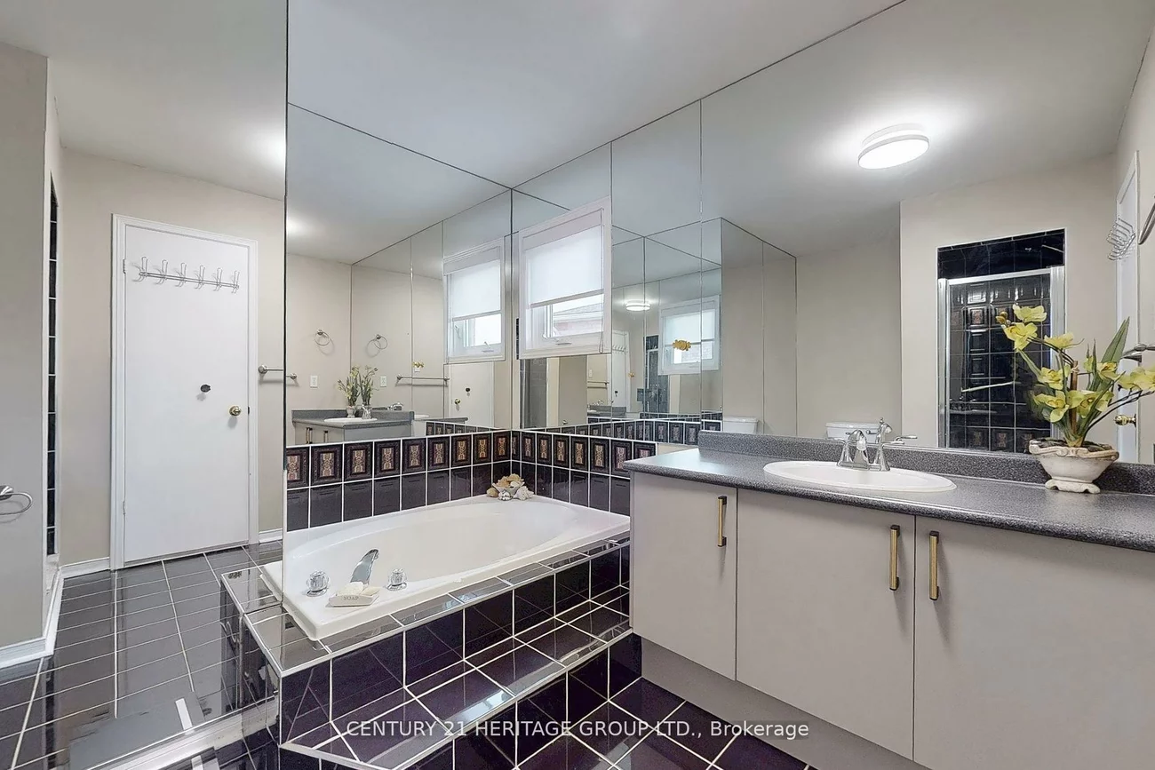 5, Mandel, Devonsleigh, Richmond Hill