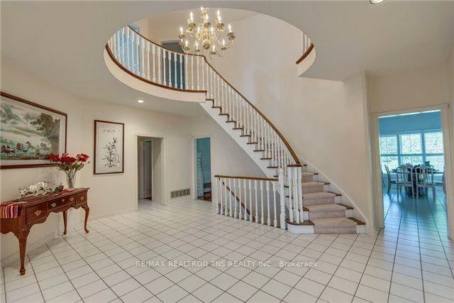 16, Chaplin, Bayview Hill, Richmond Hill