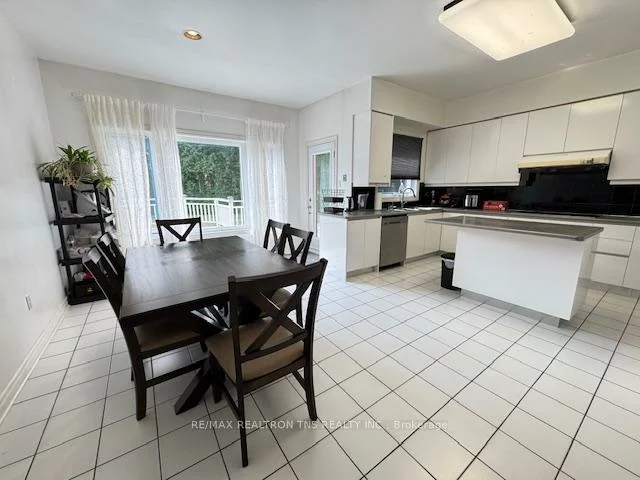 16, Chaplin, Bayview Hill, Richmond Hill