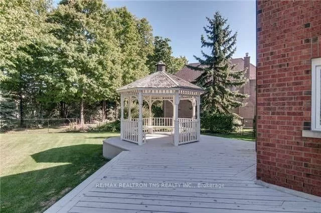 16, Chaplin, Bayview Hill, Richmond Hill