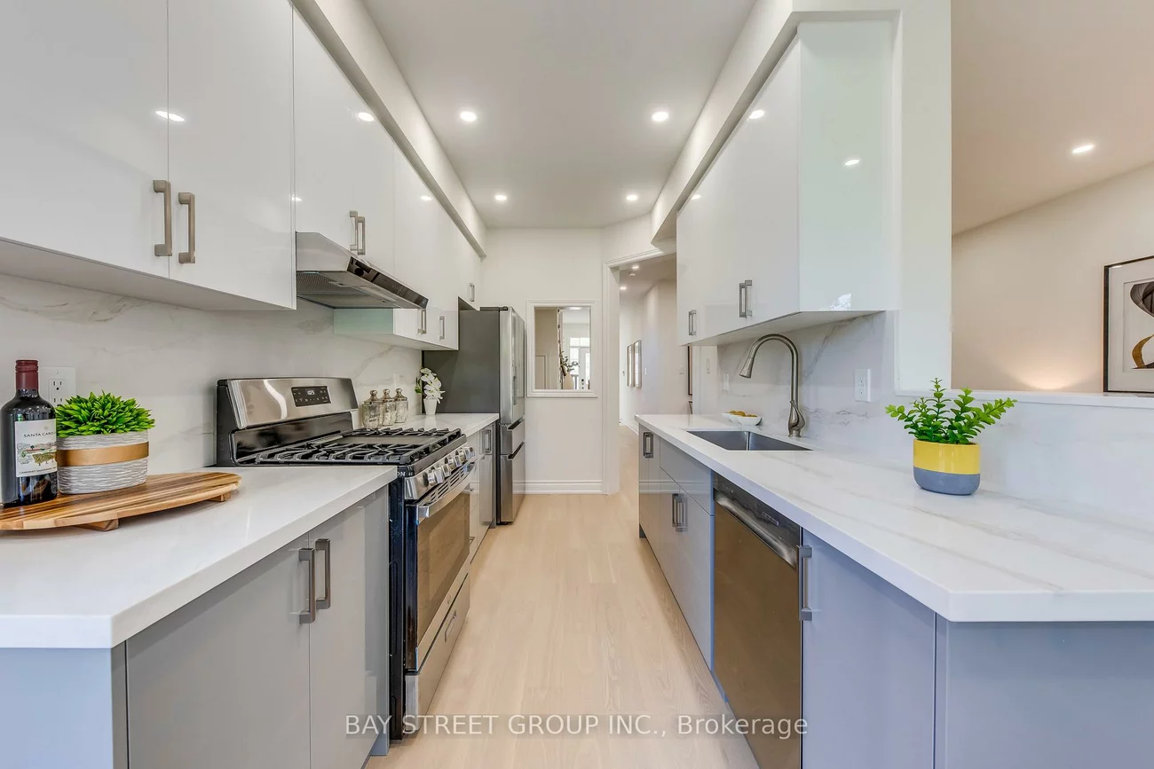 8, Townwood, Jefferson, Richmond Hill