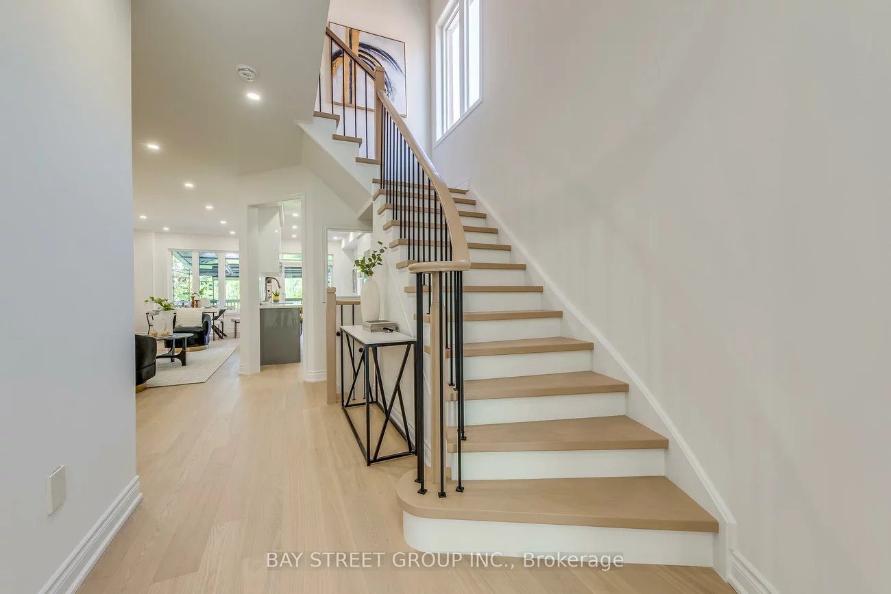 8, Townwood, Jefferson, Richmond Hill