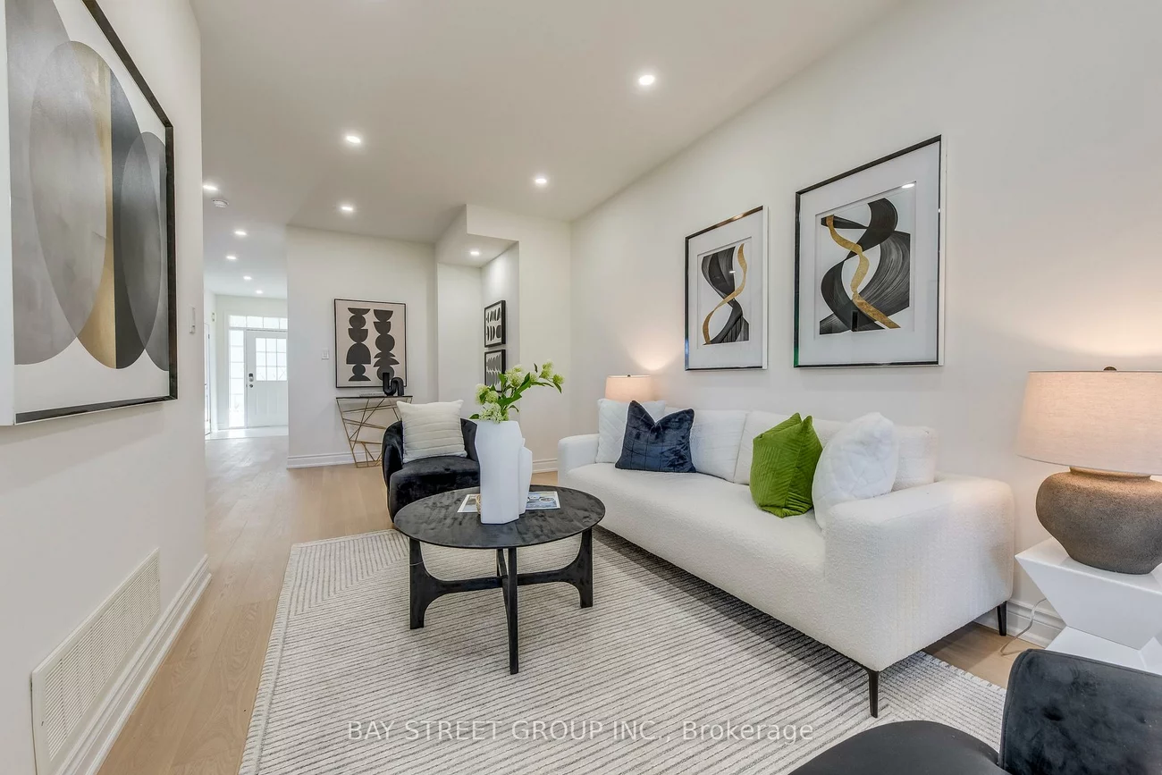 8, Townwood, Jefferson, Richmond Hill