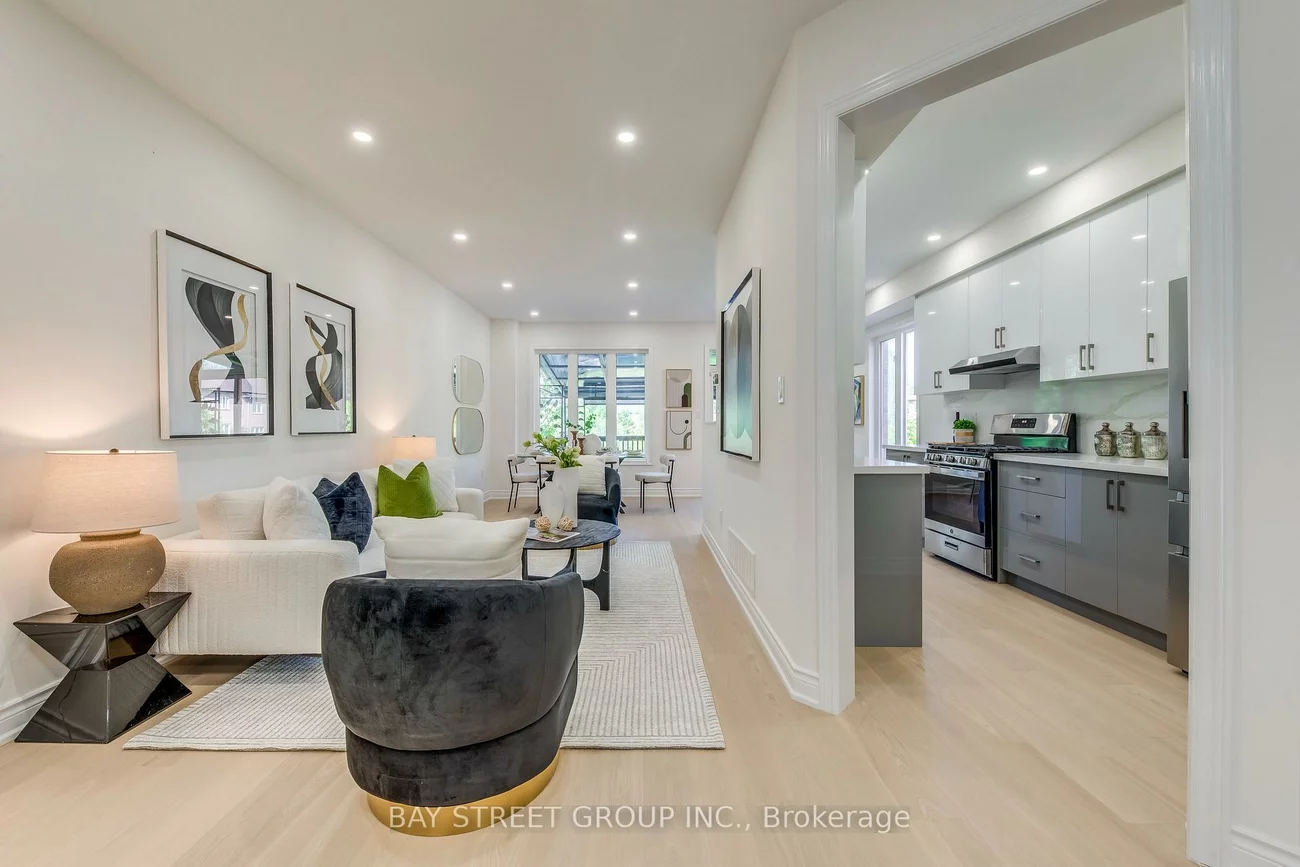 8, Townwood, Jefferson, Richmond Hill