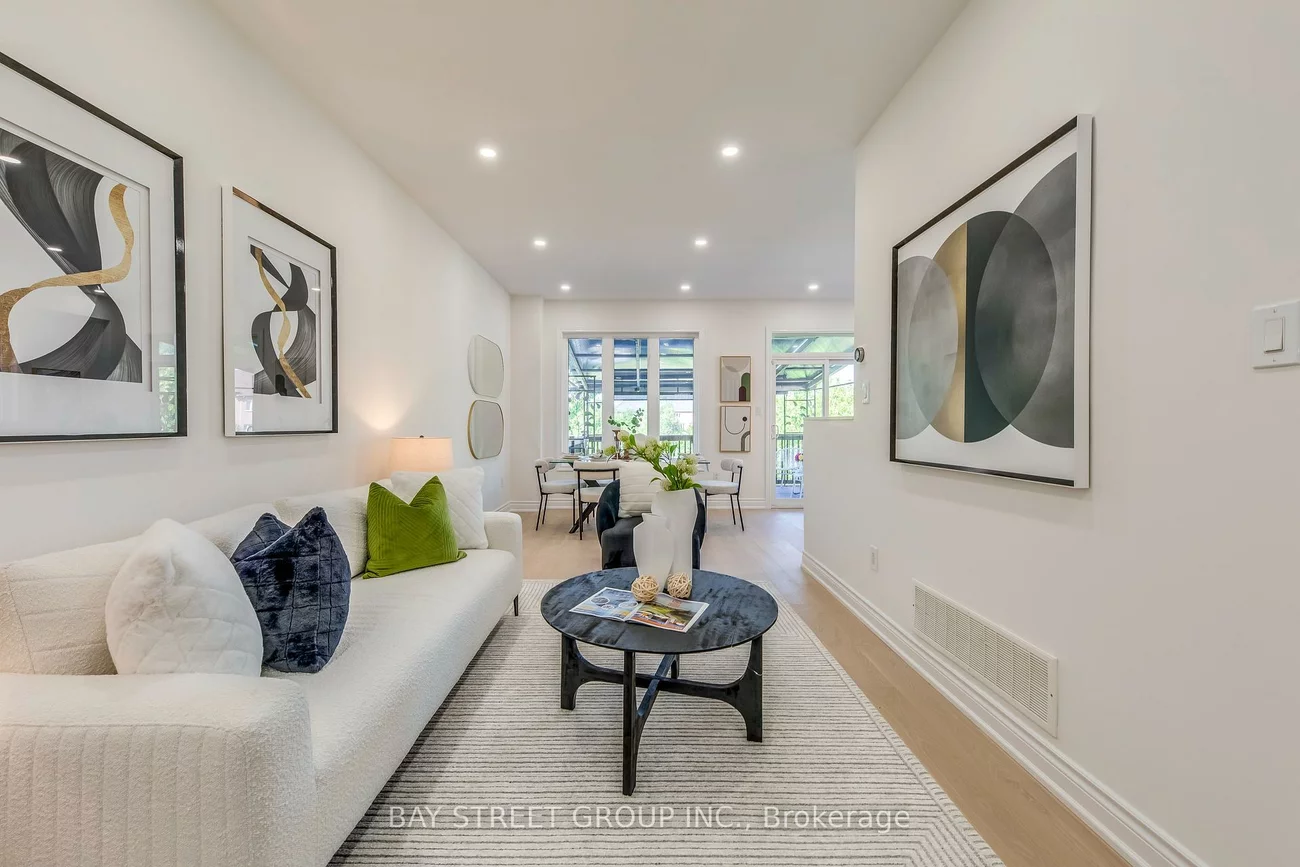 8, Townwood, Jefferson, Richmond Hill