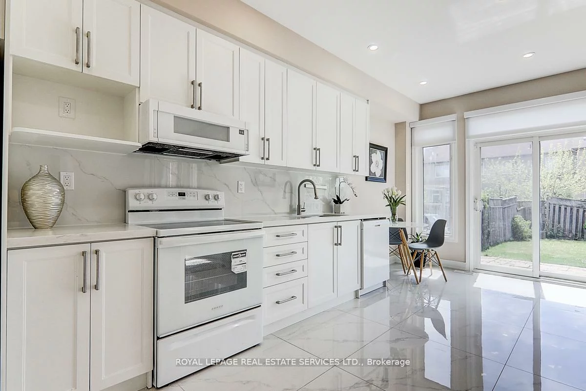 17, Venture, Rouge Woods, Richmond Hill