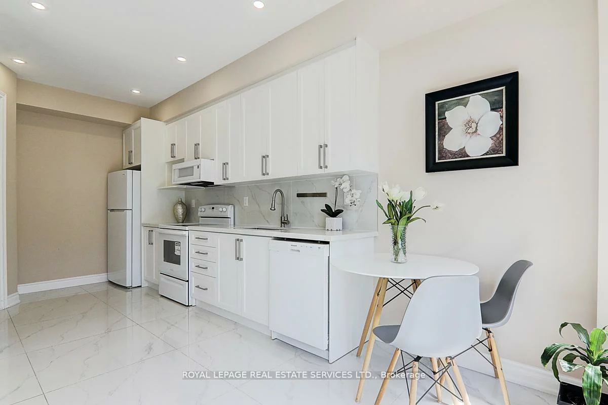 17, Venture, Rouge Woods, Richmond Hill