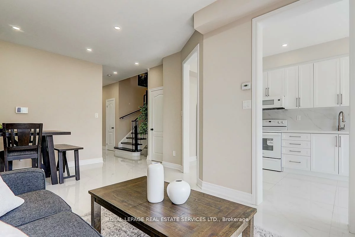 17, Venture, Rouge Woods, Richmond Hill
