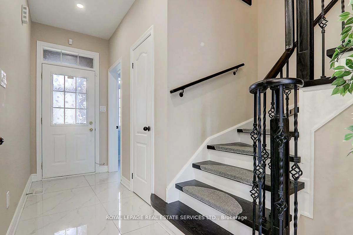 17, Venture, Rouge Woods, Richmond Hill