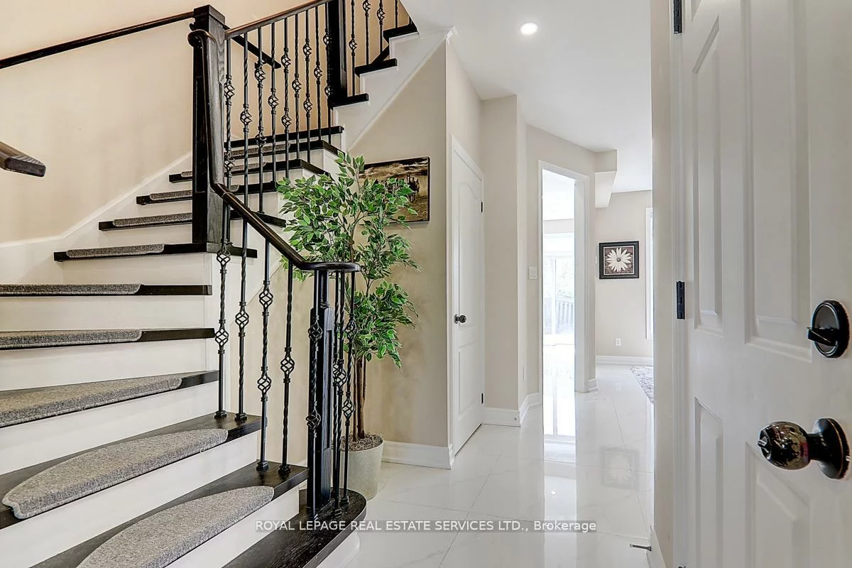 17, Venture, Rouge Woods, Richmond Hill