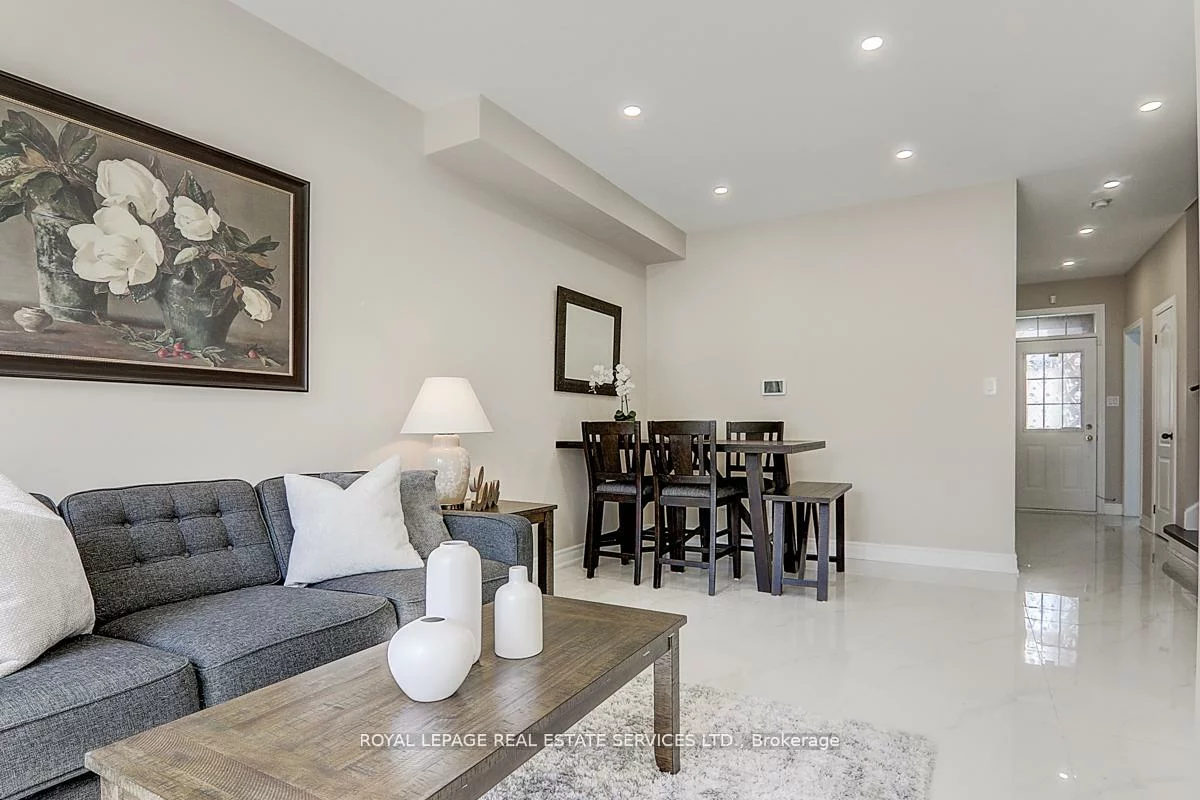 17, Venture, Rouge Woods, Richmond Hill