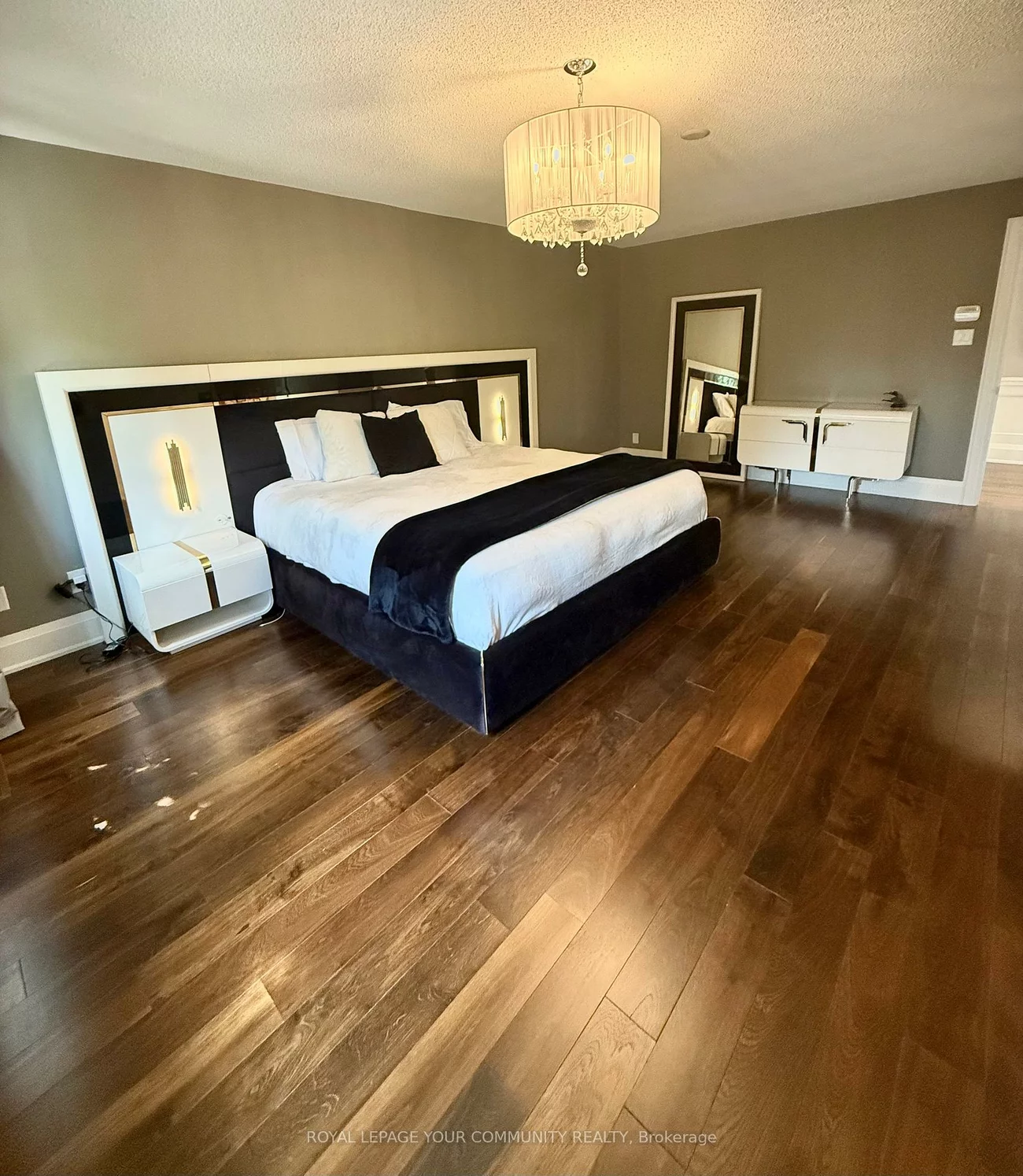 20, White Lodge, Mill Pond, Richmond Hill