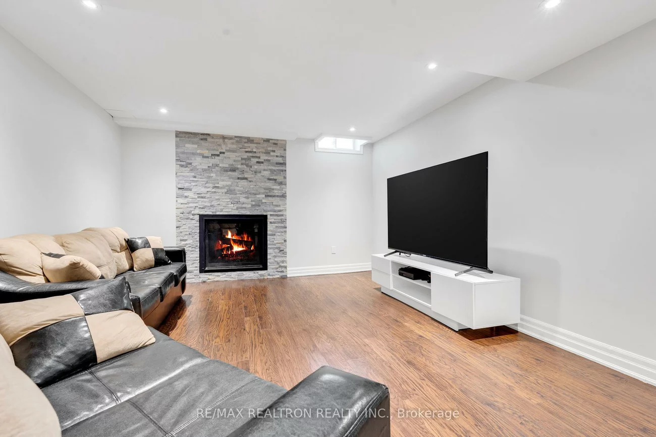 26, Cowles, Mill Pond, Richmond Hill