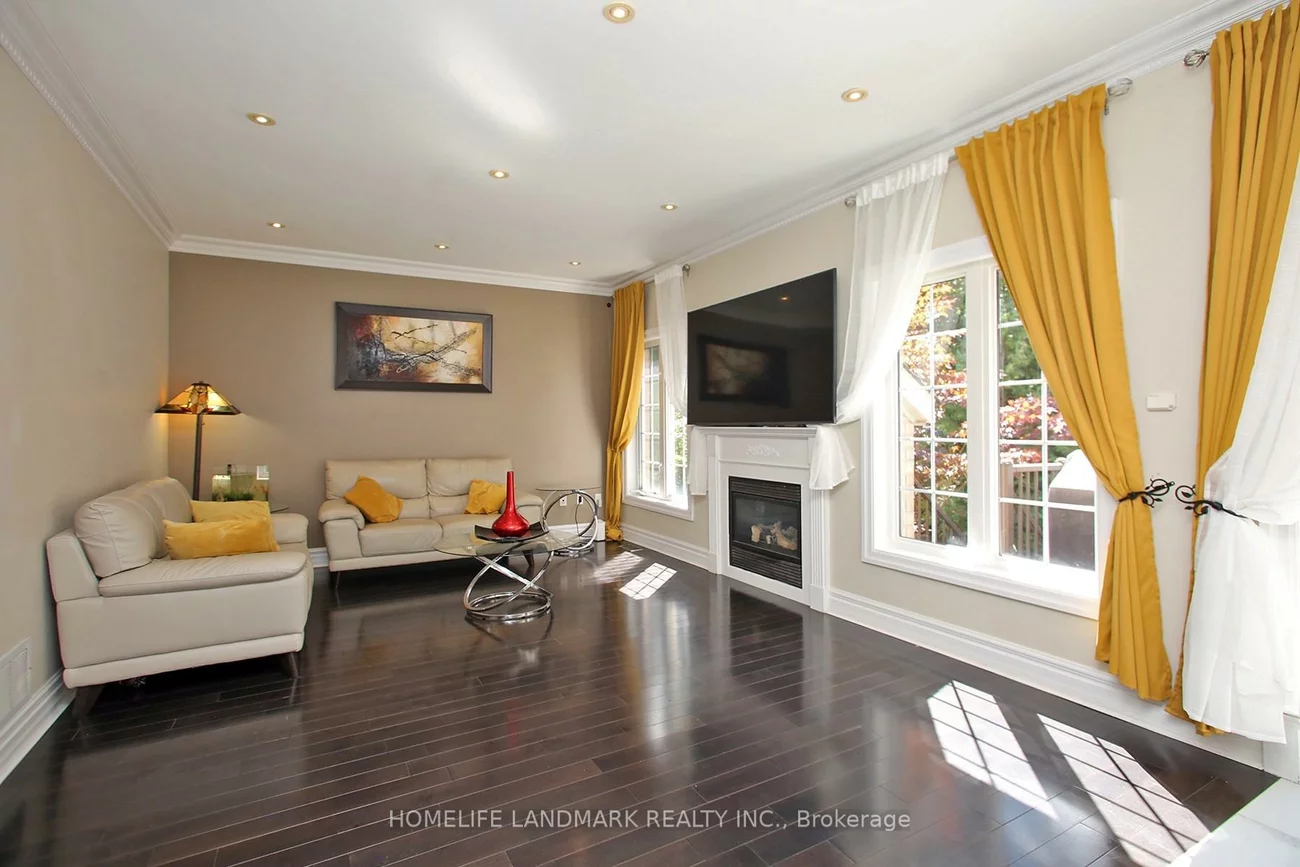 44, Skywood, Jefferson, Richmond Hill
