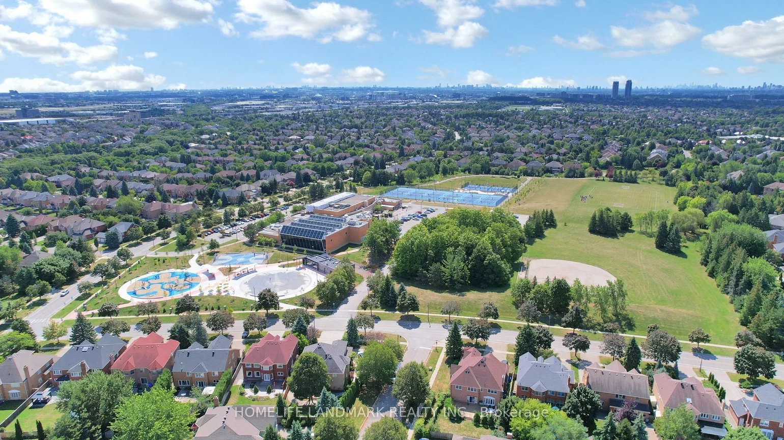 16, Crescentview, Bayview Hill, Richmond Hill