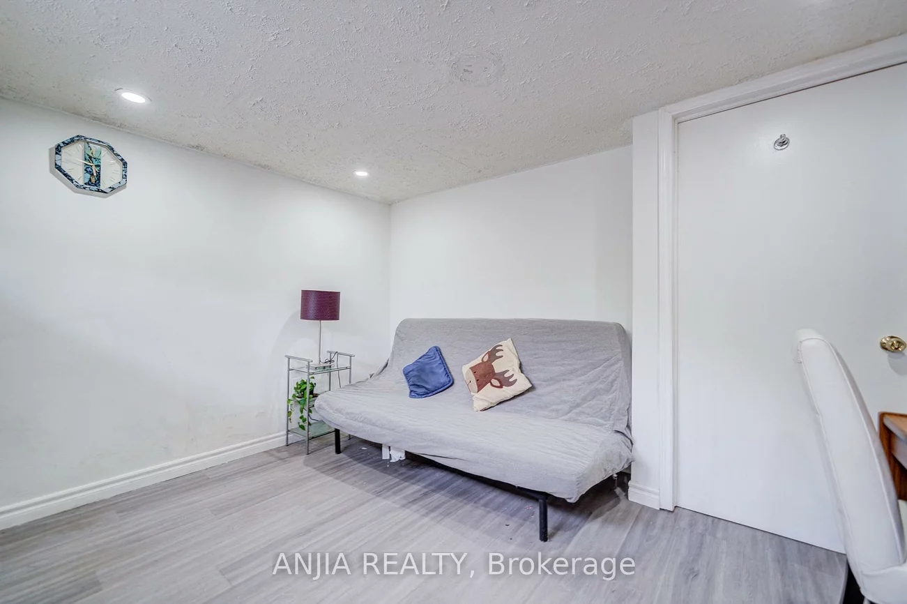 5, Beaverton, Crosby, Richmond Hill