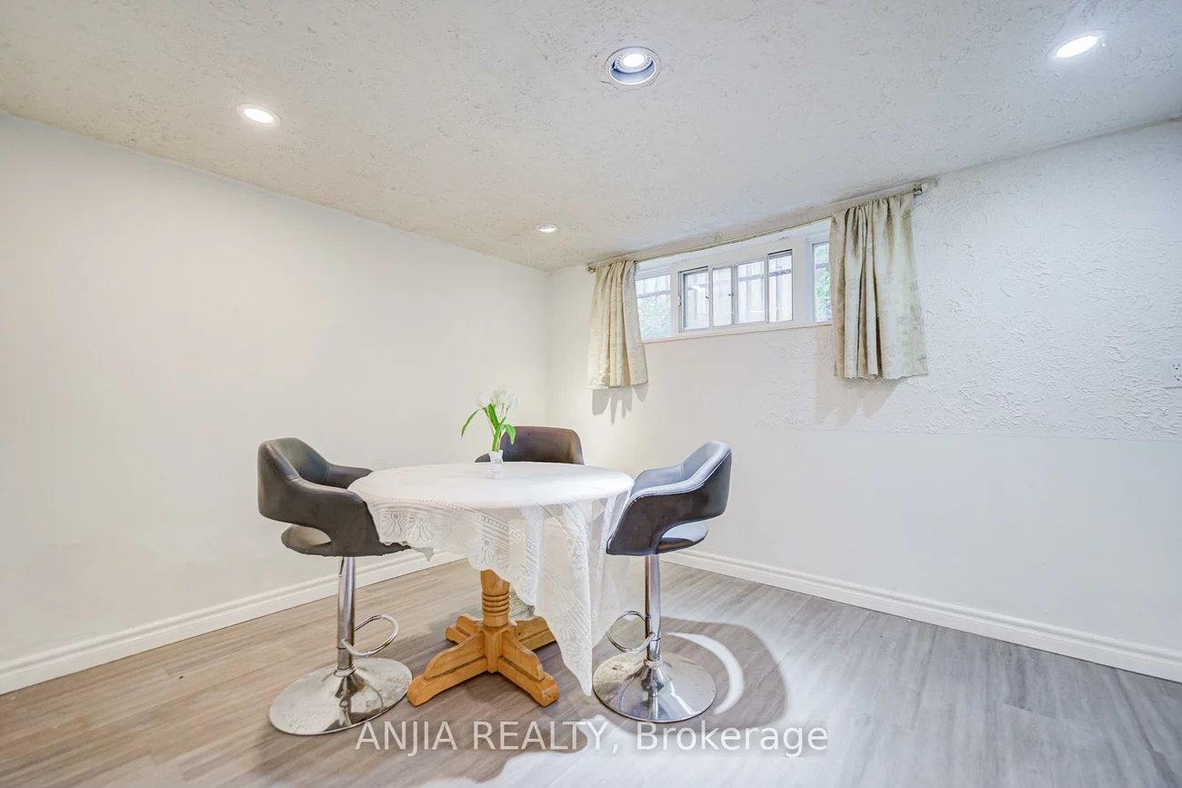 5, Beaverton, Crosby, Richmond Hill