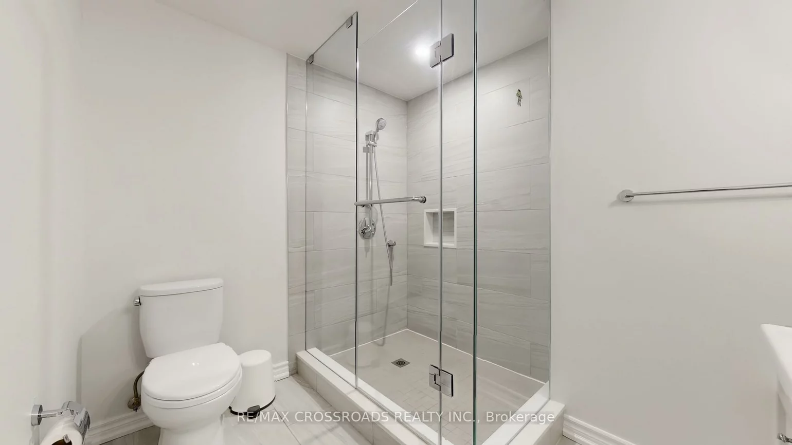 25, Strathearn, Doncrest, Richmond Hill