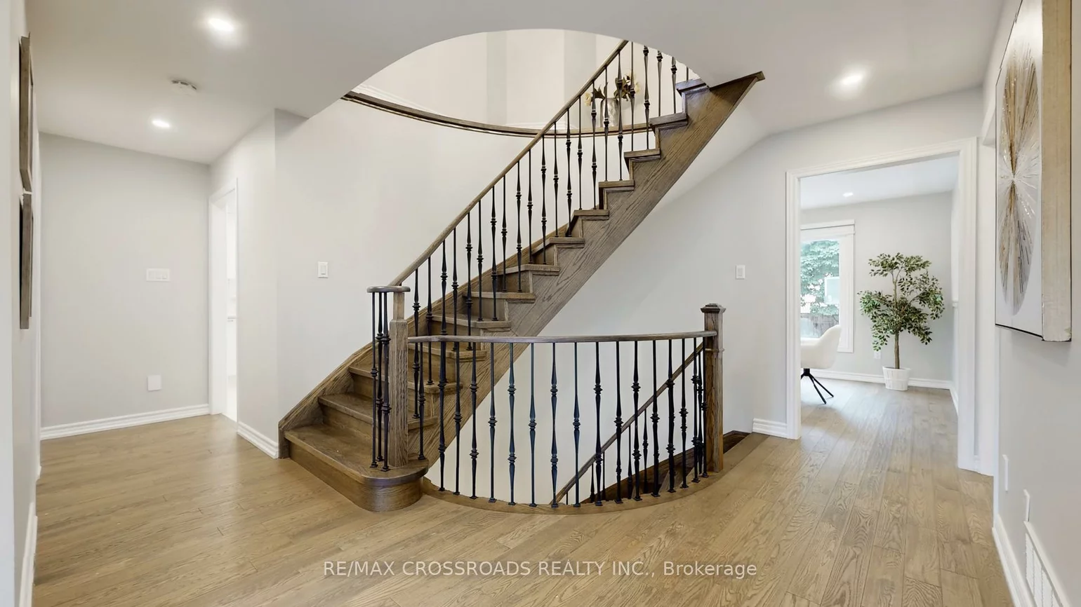 25, Strathearn, Doncrest, Richmond Hill