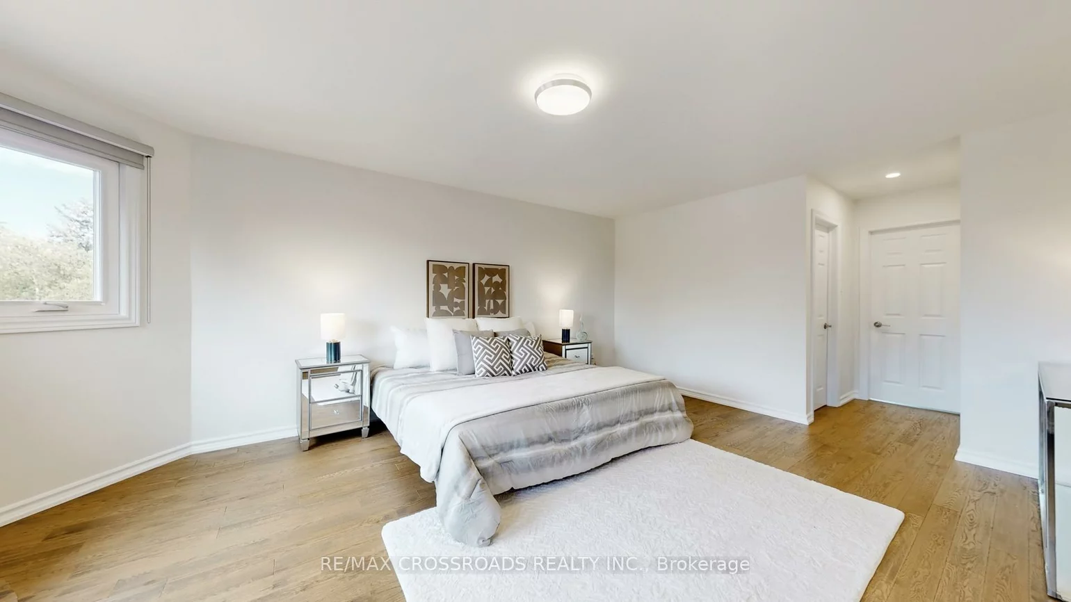 25, Strathearn, Doncrest, Richmond Hill