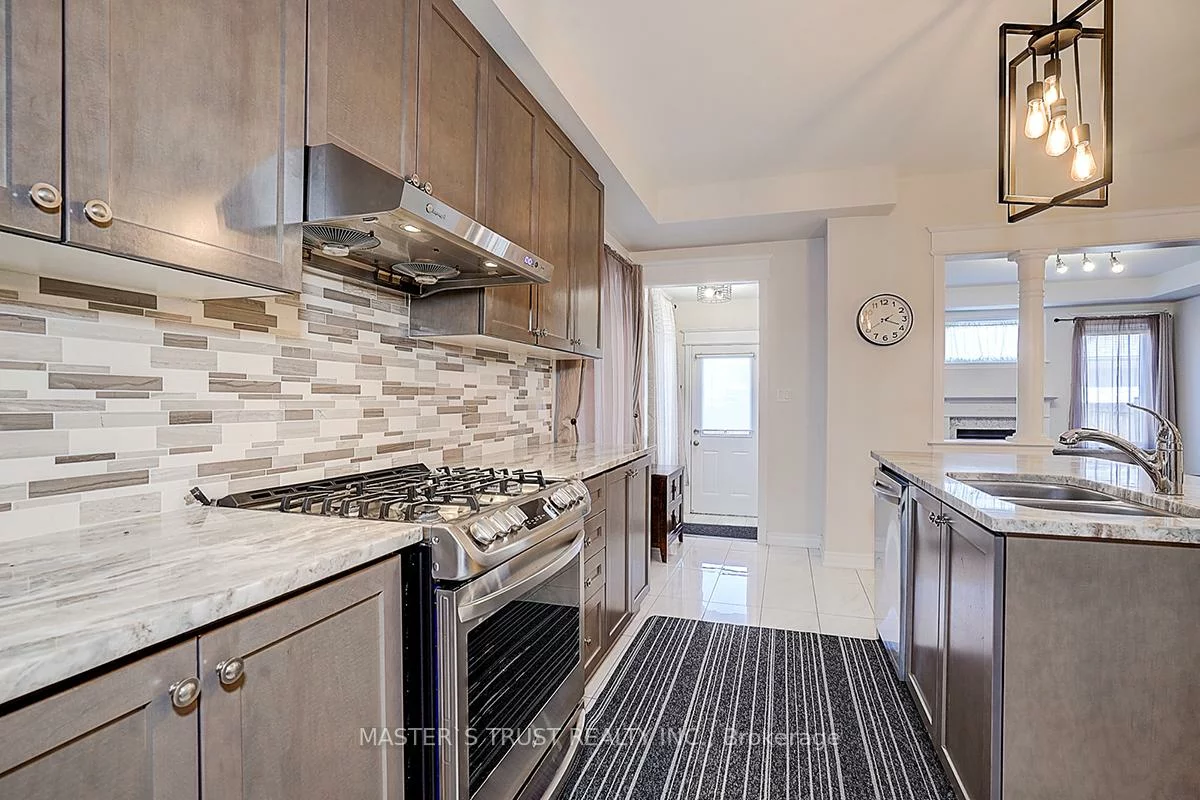 242, Paradelle, Oak Ridges Lake Wilcox, Richmond Hill