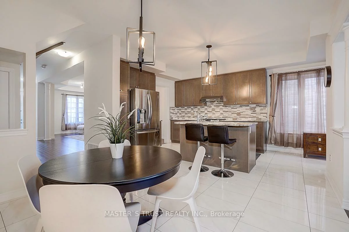 242, Paradelle, Oak Ridges Lake Wilcox, Richmond Hill