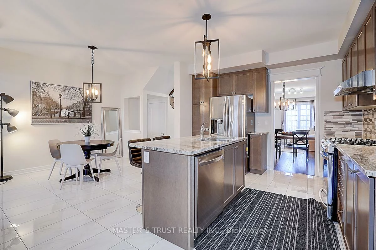 242, Paradelle, Oak Ridges Lake Wilcox, Richmond Hill