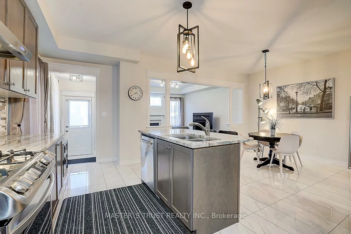 242, Paradelle, Oak Ridges Lake Wilcox, Richmond Hill