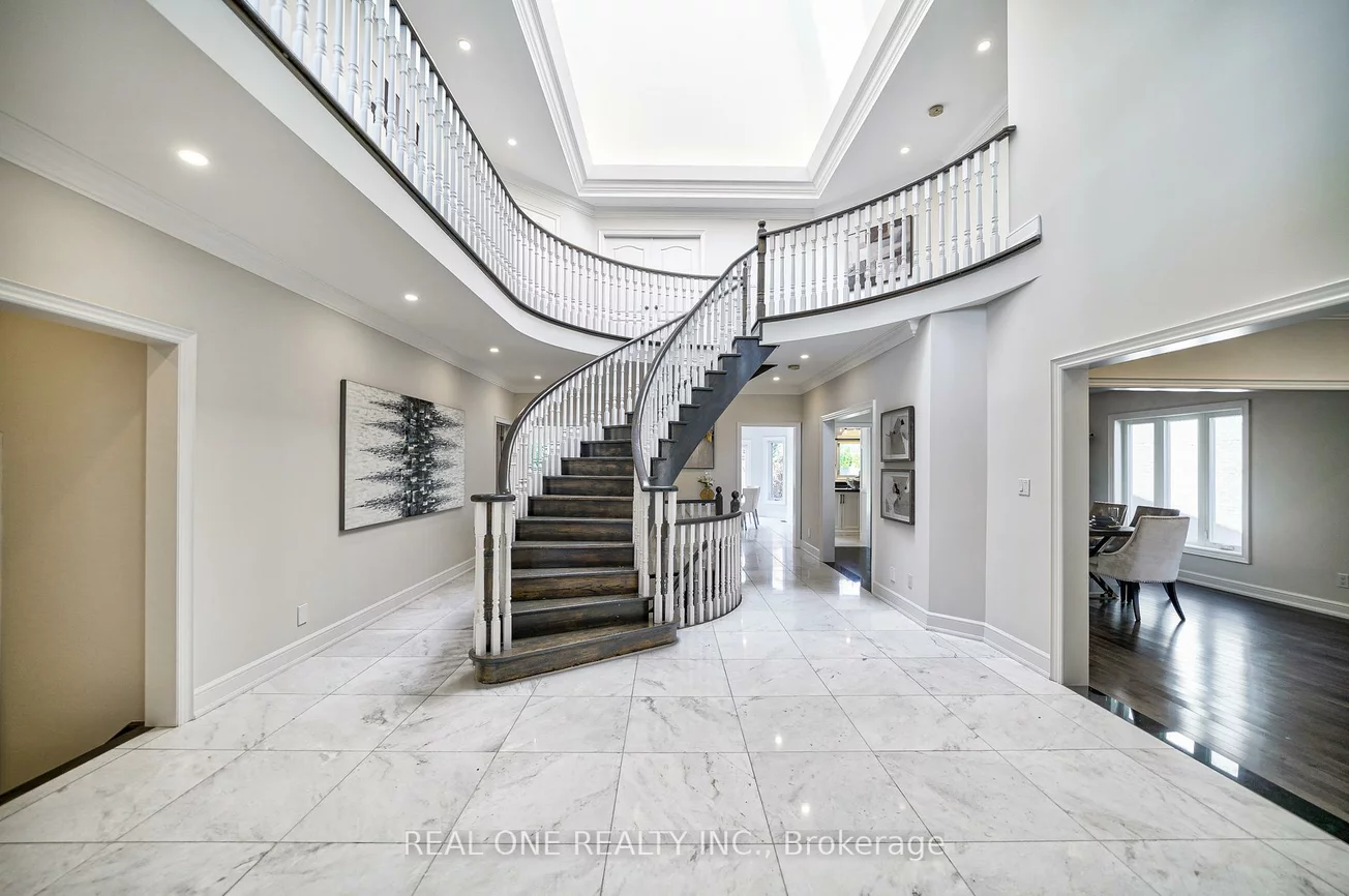 26, Clarendon, Bayview Hill, Richmond Hill