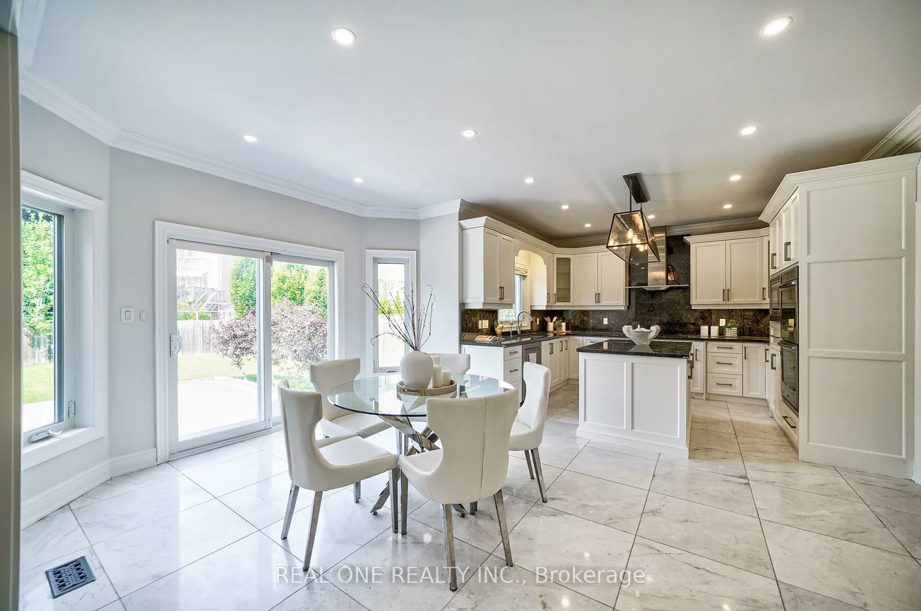 26, Clarendon, Bayview Hill, Richmond Hill