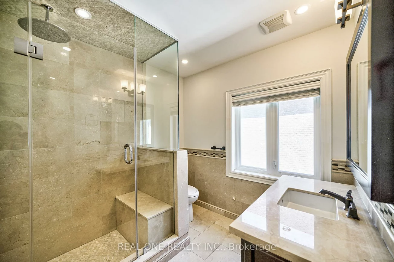 26, Clarendon, Bayview Hill, Richmond Hill