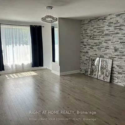 211, Axminster, Crosby, Richmond Hill
