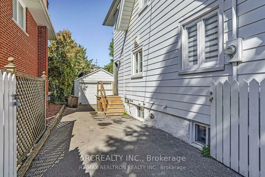 97, Centre, Crosby, Richmond Hill