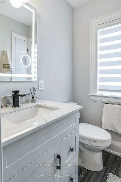 97, Centre, Crosby, Richmond Hill