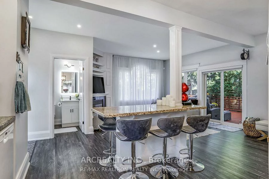 97, Centre, Crosby, Richmond Hill