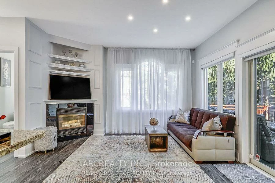 97, Centre, Crosby, Richmond Hill