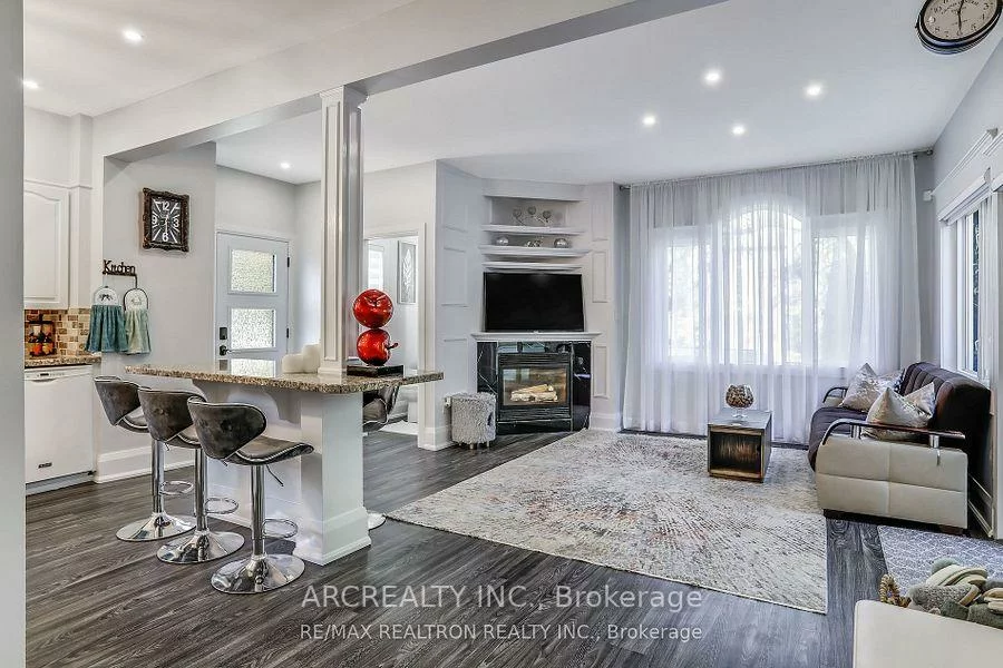 97, Centre, Crosby, Richmond Hill