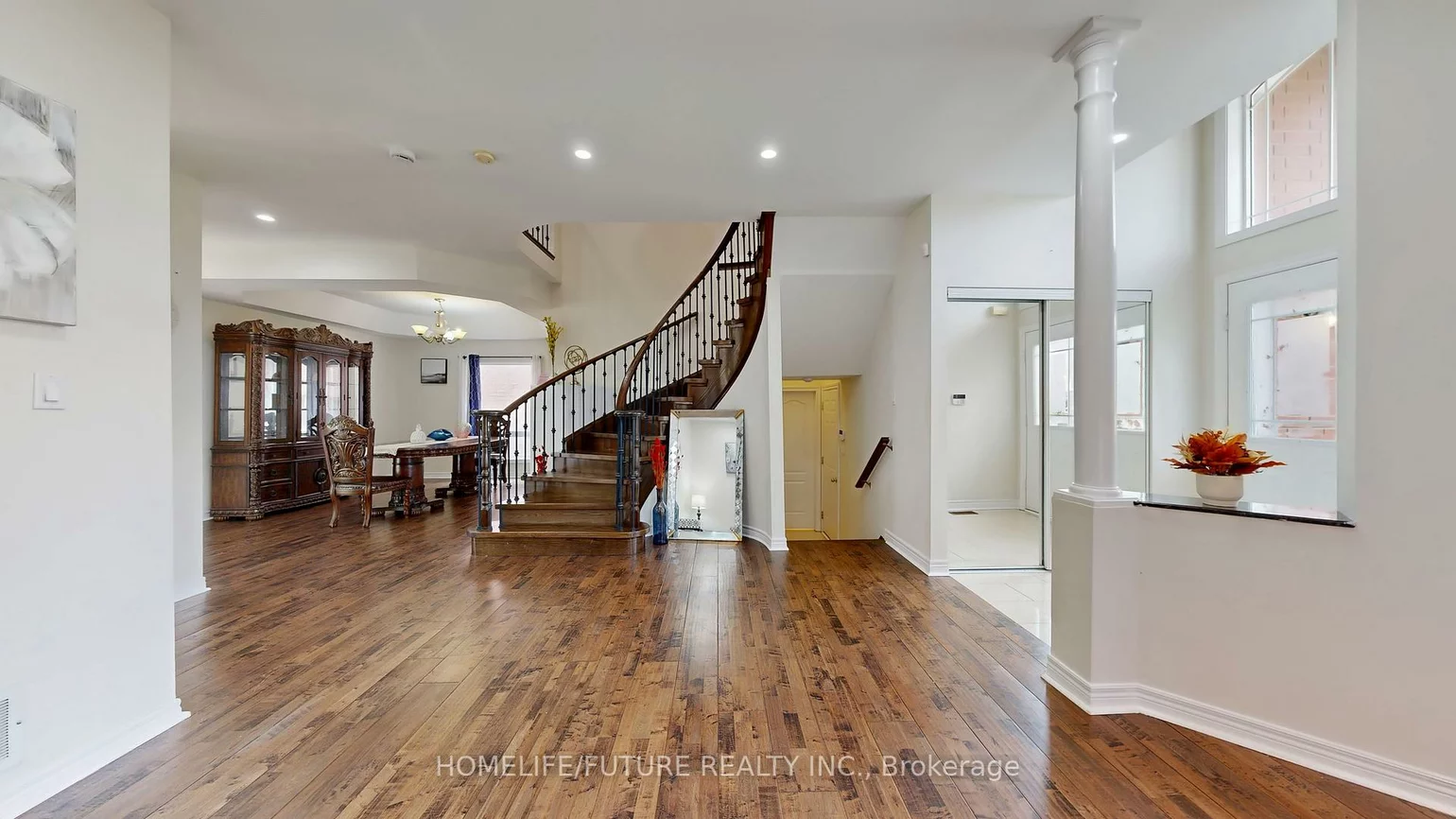 51, Estate Garden, Oak Ridges, Richmond Hill