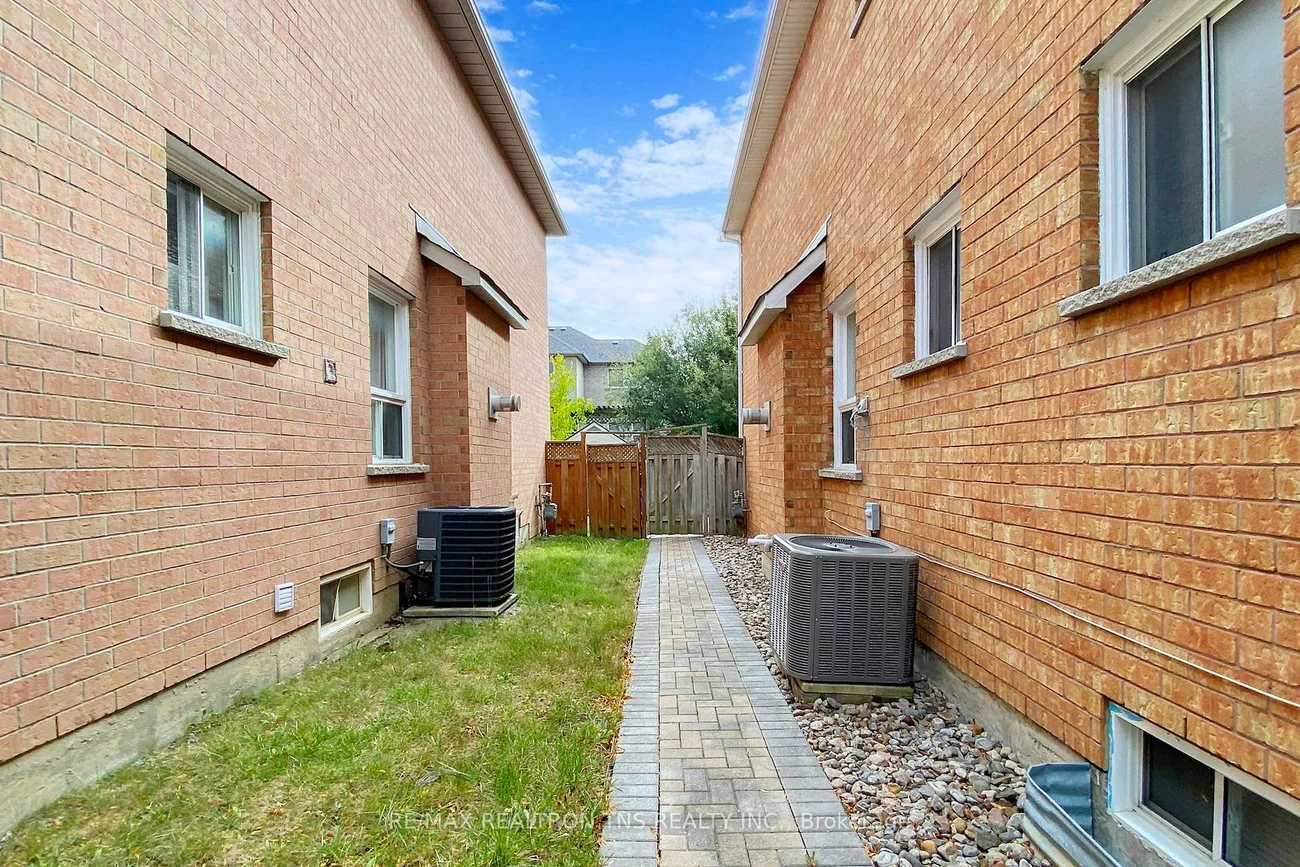 10, Breezeway, Rouge Woods, Richmond Hill