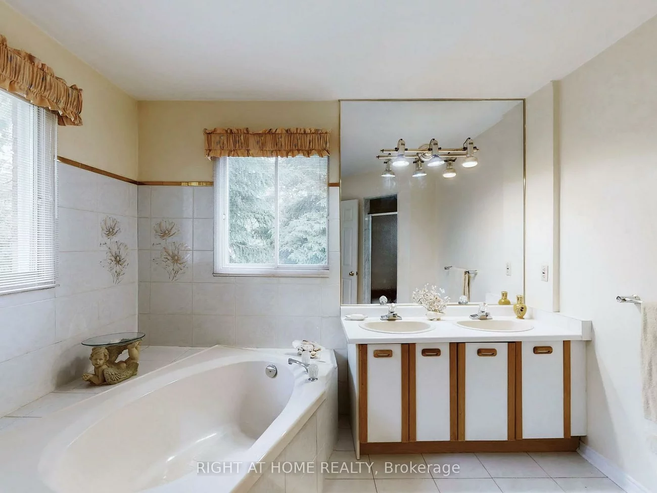 58, Samantha, Doncrest, Richmond Hill