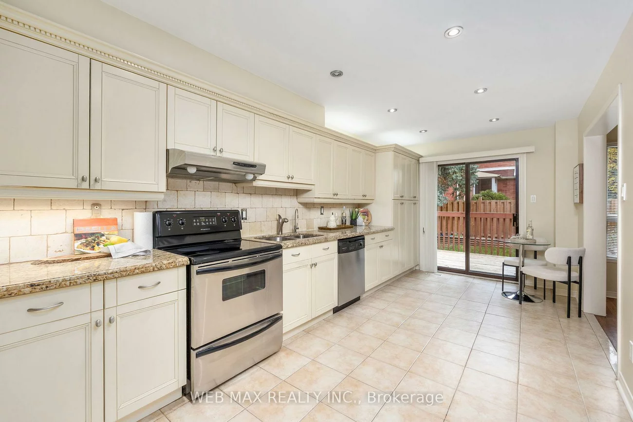 18, Samantha, Doncrest, Richmond Hill