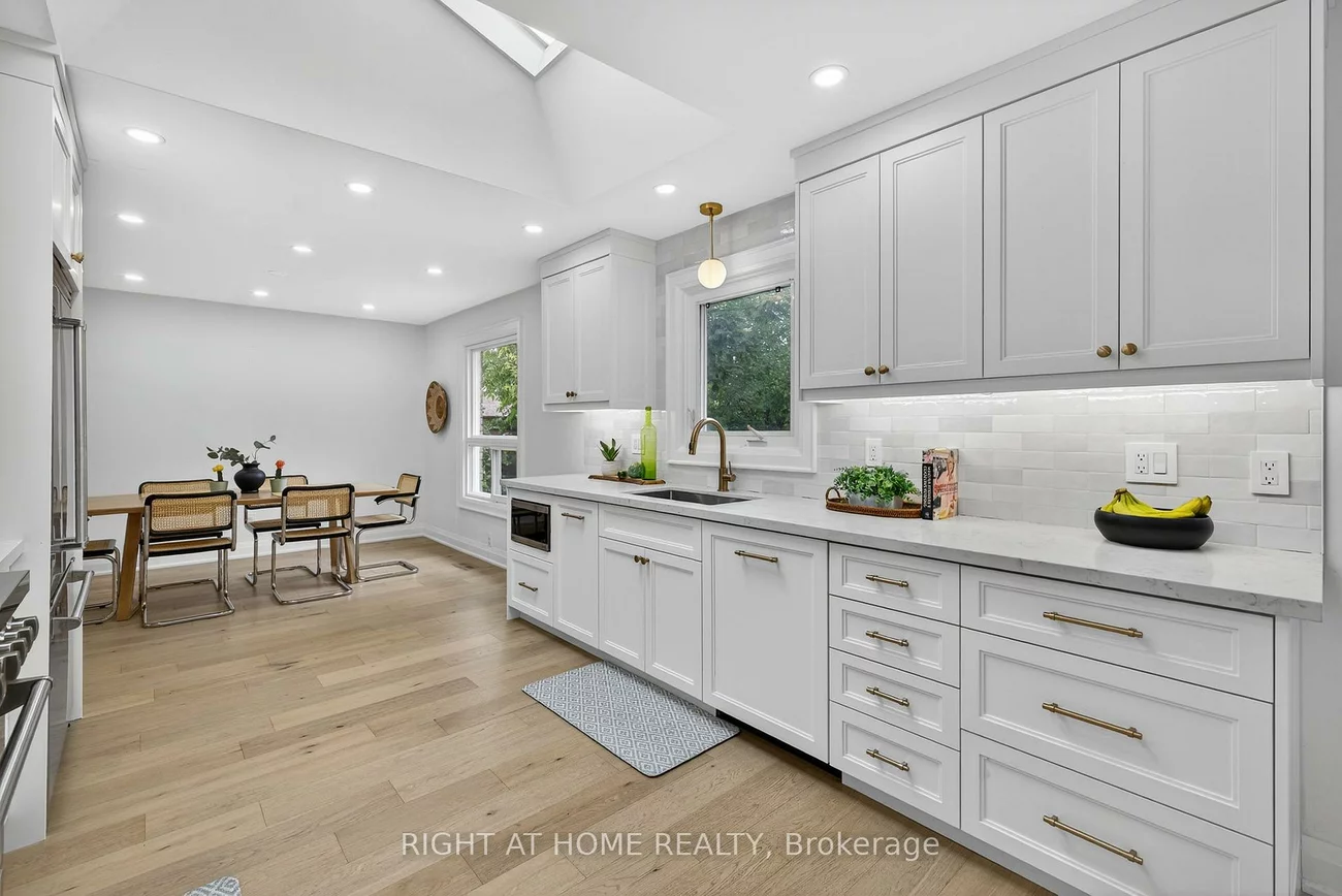 16, Mayvern, North Richvale, Richmond Hill