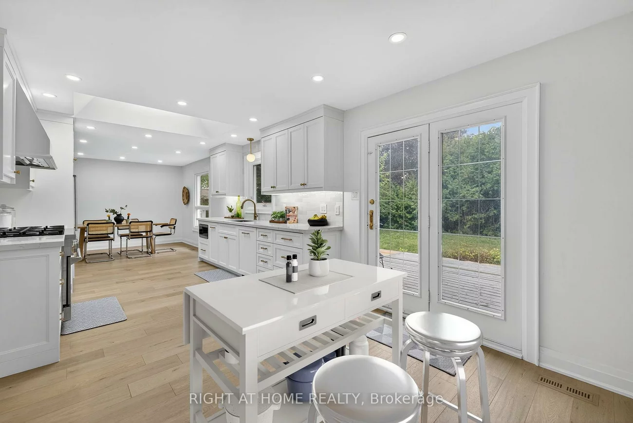 16, Mayvern, North Richvale, Richmond Hill