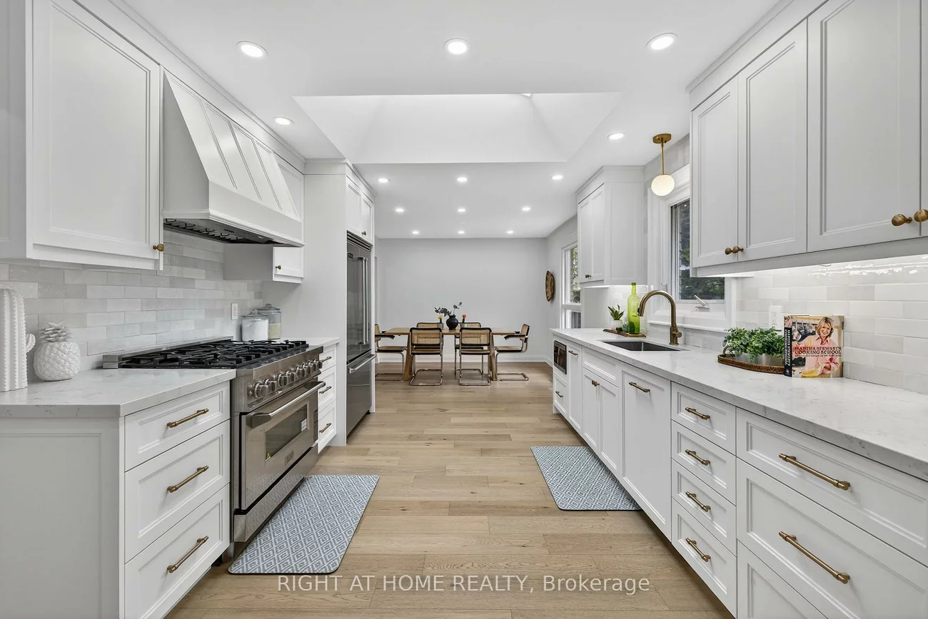 16, Mayvern, North Richvale, Richmond Hill