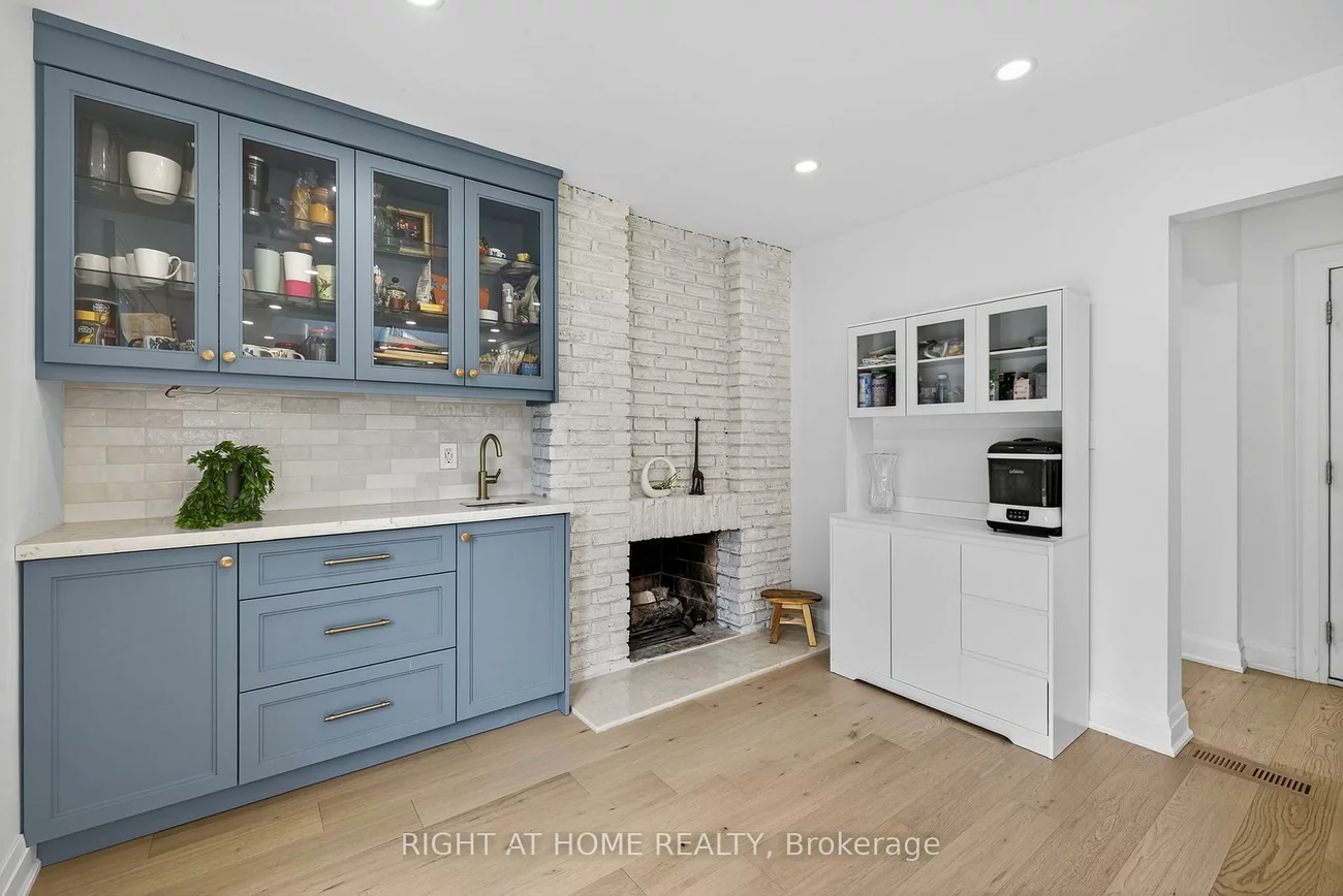 16, Mayvern, North Richvale, Richmond Hill