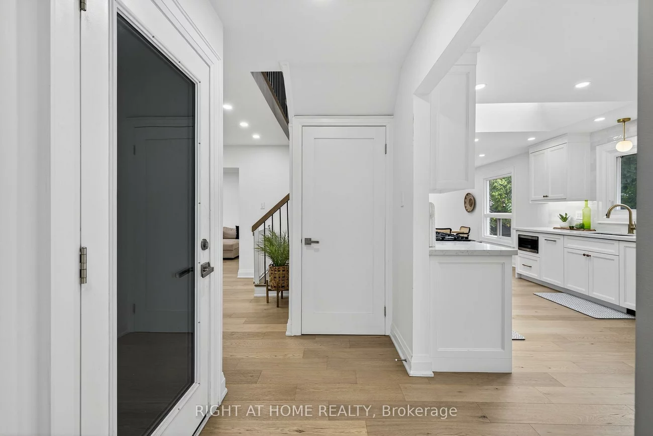 16, Mayvern, North Richvale, Richmond Hill