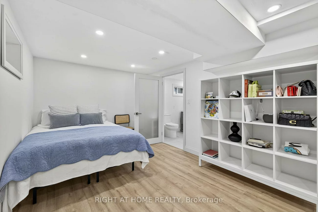 16, Mayvern, North Richvale, Richmond Hill